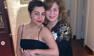 «الاحتفالات مستمرة» .. إلهام شاهين تحتفل مع ابنة شقيقتها بالعام الجديد