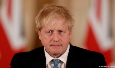 رئيس وزراء بريطانيا يعبر عن مخاوفه إزاء انتشار متحور أوميكرون