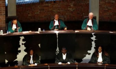 رجل يقتحم المحكمة الدستورية في جنوب إفريقيا