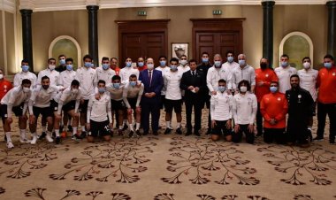 وزير الرياضة للاعبي المنتخب قبل السفر للكاميرون: «الرئيس ينتظر منكم إسعاد المصريين»