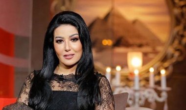 «بتعبر عن سعادتها يعني مكفرتش» .. سمية الخشاب تدافع عن رقص معلمة المنصورة