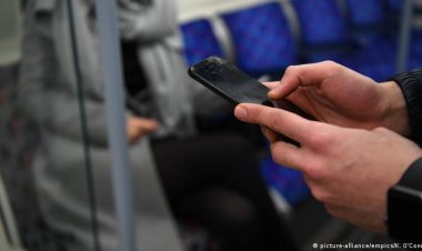 وراءها عامل وصديقه.. قصة تسريب مقاطع فيديو «فاضحة» لسيدة وزوجها في «النزهة»