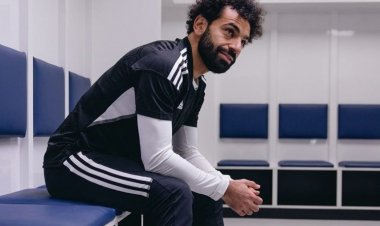 صور| يحمل شعاره وتاج الملك.. حذاء صلاح الجديد يخطف الأنظار في أمم إفريقيا