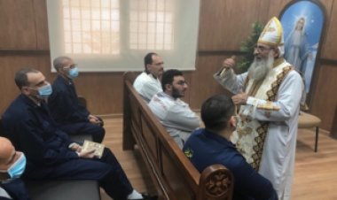 بالصور.. رجال الدين المسيحي يحتفلون مع  نزلاء مراكز الإصلاح والتأهيل  بعيد الميلاد