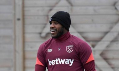 ويستهام يعلن تمديد عقد مايكل أنطونيو