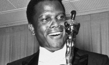 أول نجم من أصول إفريقية يرشح لـ الأوسكار .. وفاة الأمريكي سيدني بواتييه عن عمر يناهز 94 عاما