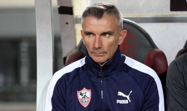 «كارتيرون» يجتمع بلاعبي الزمالك استعدادًا لـ«كأس الرابطة» واستمرار غياب شيكابالا