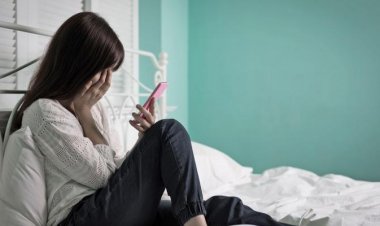 القبض على سيدة نشرت صورًا خادشة ورقم هاتف ربة منزل على «فيسبوك» بحلوان