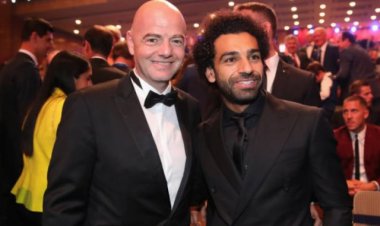 رئيس الفيفا يوجه رسالة لـ صلاح بعد ترشيحه لجائزة الأفضل