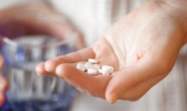 «هيئة الدواء» توجه بضرورة تناول الأدوية فى موعدها لتحقيق الشفاء سريعا