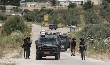 الاحتجاجات مستمرة.. فلسطينيون يُضرمون النار في دورية أمن إسرائيلية