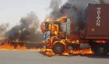 حريق يلتهم سيارة نقل بطريق «القاهرة - الإسكندرية» الصحراوي