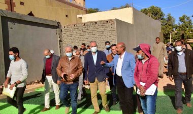 بالصور.. محافظ الأقصر يتابع مشروعات «حياة كريمة» بقرى مركز إسنا