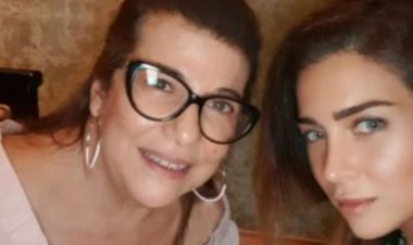 مى عز الدين تعلن إصابة والدتها بفيروس كورونا