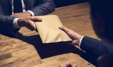 إحالة موظفة بوزارة العدل للجنايات بتهمة الرشوة