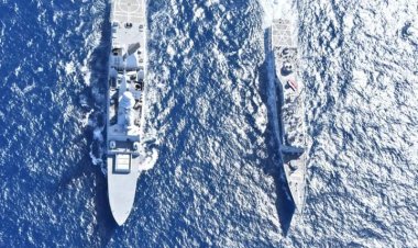 القوات البحرية المصرية والفرنسية تنفذان تدريبا عابرا فى البحر الأحمر بنطاق الأسطول الجنوبى