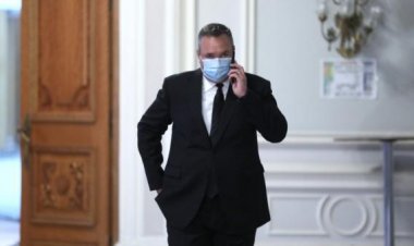 رئيس وزراء رومانيا مُتهم بسرقة رسالة الدكتوراه