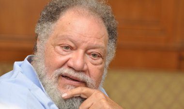 «موجوع وعايز أموت» .. يحيى الفخرانى يروي تفاصيل آخر مكالمة مع الراحل محمود عبد العزيز