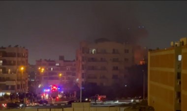 السيطرة على حريق عقار النزهة.. والاستعانة بـ«السلالم الهيدروليكية» لإنزال السكان