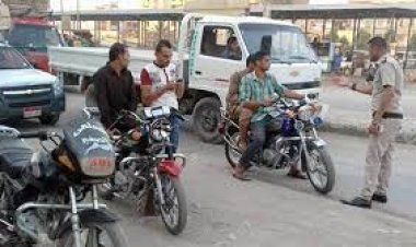 المرور: ضبط 2530 مخالفة لقائدى الدراجات النارية ورفع 62 سيارة متهالكة من الشوارع