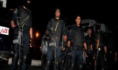 «بسبب ثأر قديم» .. سحل وضرب شاب في الشارع بالأسلحة البيضاء بعين شمس