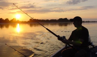 تحت تهديد السلاح.. ضبط 3 مسجلين خطر سرقوا صياد بدمياط