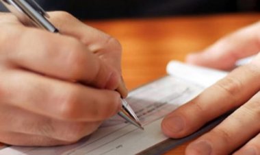 ضبط شقيقين أجبرا صاحب مطعم على توقيع إيصالات أمانة