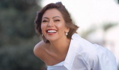 لقاء الخميسي تشعل «إنستجرام» بوصلة رقص على أنغام «الغزالة رايقة»