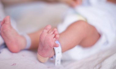 اليوم.. محاكمة عاطل وزوجتيه بتهمة قتل أطفالهم بالقاهرة