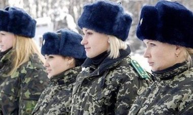 أوكرانيا تبدأ في تجنيد الفتيات استعدادًا لمواجهة محتملة مع روسيا