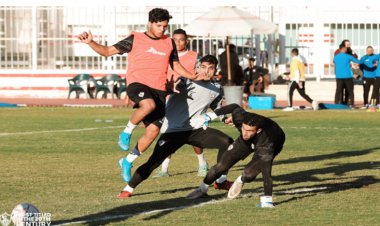 استعدادا لمباراة «سيراميكا».. تقسيمة فنية في تدريبات الزمالك «بدون حراس»
