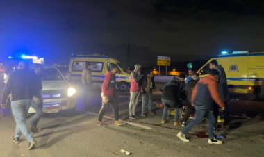 بالصور.. رفع آثار حادث الطريق الأوسطى والبدء فى سؤال المصابين والشهود