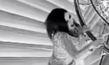 شاهد .. لحظة سقوط وفاء الكيلاني في حفل «Joy Awards»