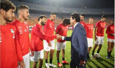 «مكافآت مجزية».. وزير الرياضة يحفز لاعبي المنتخب قبل مواجهة المغرب