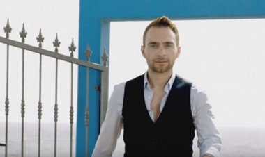 حسام حبيب يتلقى عزاء جدته بمسجد  الشرطة