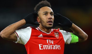 أوباميانج يصل برشلونة تمهيدا لإنهاء الصفقة