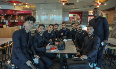 لاعبو الأهلي يتوافدون على مطار القاهرة استعدادا للسفر إلى الإمارات