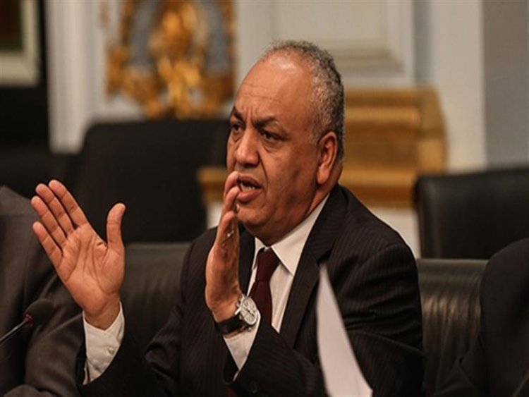 الصحفي والنائب مصطفى بكري يدافع باستماتة عن محمد الأمين