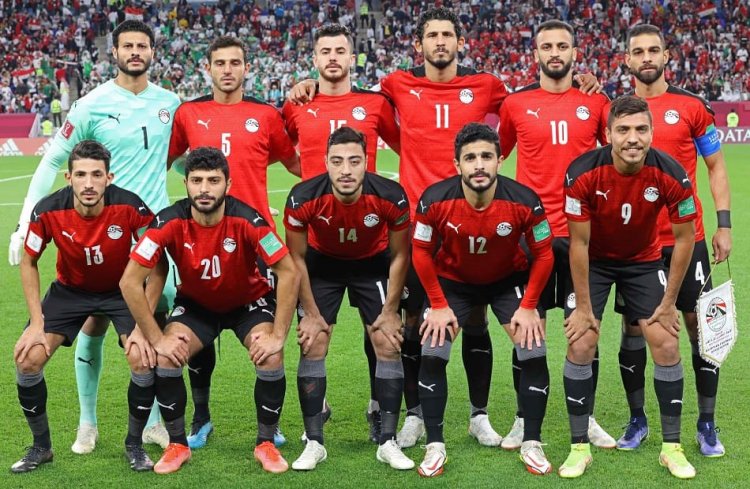 مصر بالقميص الأساسي أمام المغرب