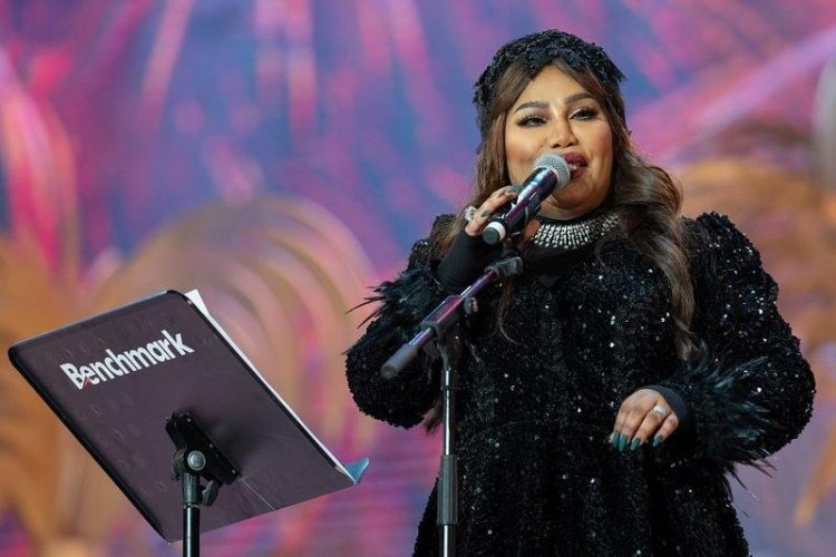 بالفيديو| فنانة سعودية تخلع الحجاب لـ «يوم واحد فقط» ..  تعرف على السبب