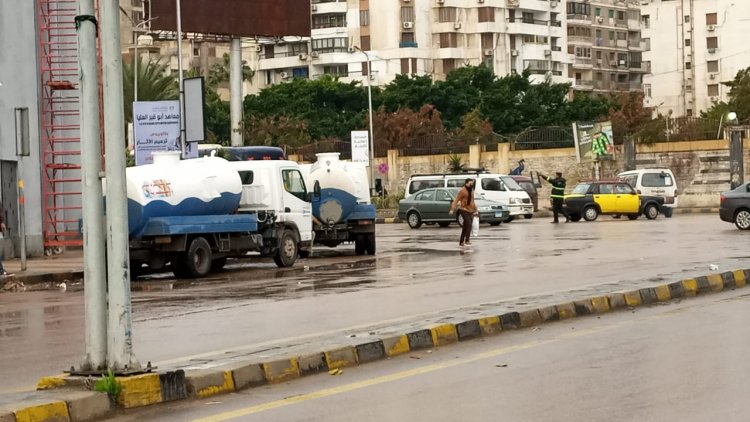 صور| بالتزامن مع عاصفة هبة والمنخفض الأيسلندي.. سقوط أمطار غزيرة على الإسكندرية 