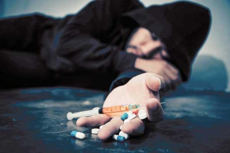 أثناء تعاطيهما المخدرات.. إحالة ربة منزل وزوجها للجنايات بتهمة إنهاء حياة ابنهما