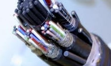 مصر توقع اتفاق مد أكبر كابل بحري للإنترنت عبر البحر المتوسط