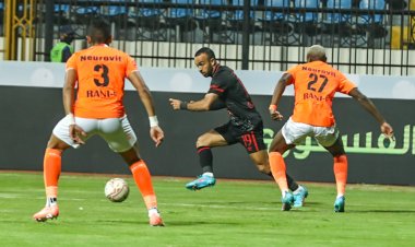 الأهلي يتربع على عرش الدوري برباعية أمام فاركو