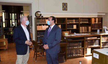 يضم مجلدات وصور نادرة.. نائب محافظ الأقصر يزور المعهد الشرقي لجامعة شيكاغو