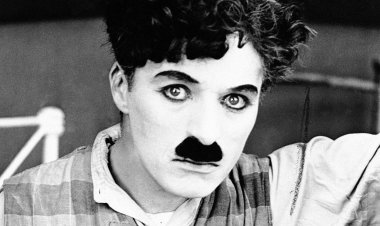 مدحت العدل يعلن التحضير لمسرحية غنائية عن قصة حياة شارل شبلن