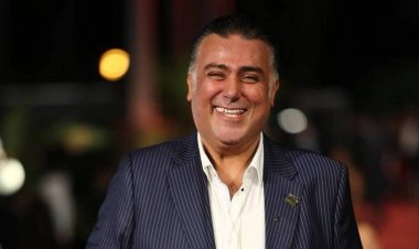 شاهدI تامر حبيب يثير الجدل بـ«الرقص وارتداء حلق»