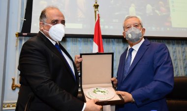 رئيس مجلس النواب يتسلم درع منتدى البرلمانيين العرب للسكان والتنمية