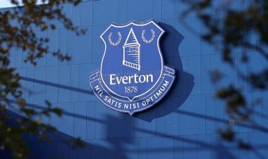 إيفرتون يعلق علاقاته التجارية مع شركات روسية