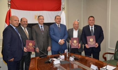 «القوى العاملة» يشهد توقيع اتفاقية عمل جماعية تحقق مزايا لعمال الشركة الشرقية للدخان  